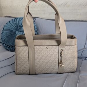 NWOT Michael Kors Romee Large Beige Taupe Sand East West Large Shoulder Tote Bag